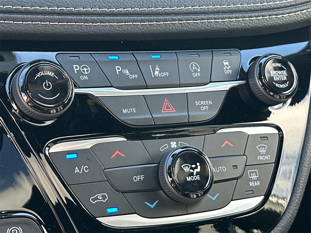 2025 Chrysler Pacifica photo 19