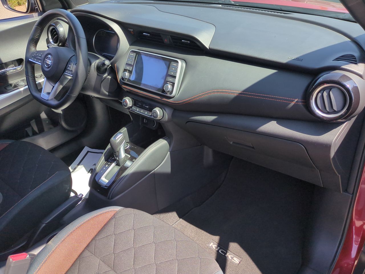 2020 Nissan Kicks SR photo 21