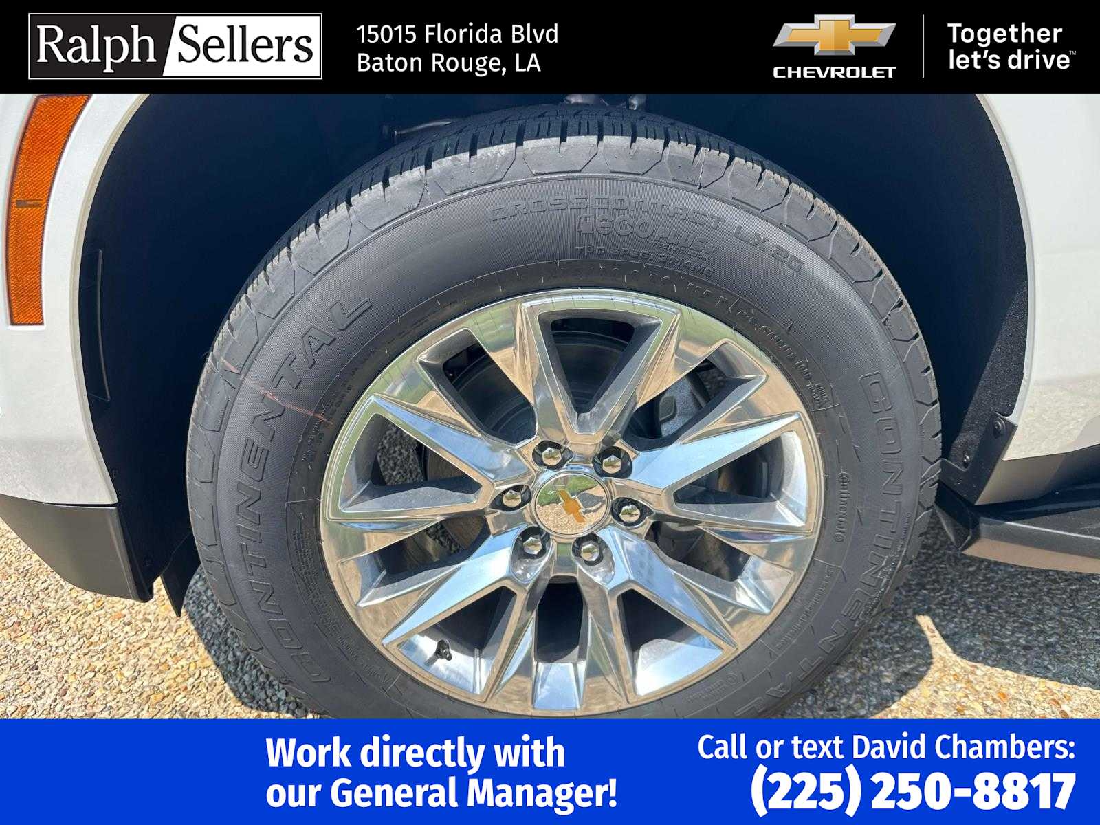 2025 Chevrolet Suburban Premier photo 3