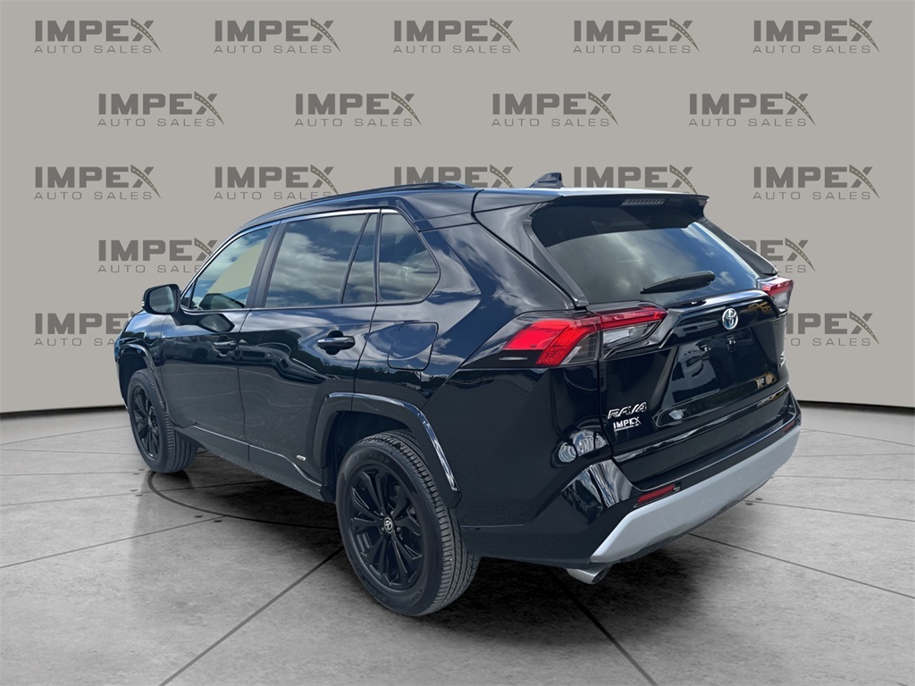 2022 Toyota RAV4 Hybrid SE photo 3