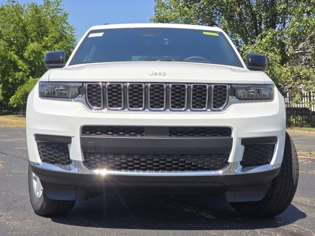 2025 Jeep Grand Cherokee Laredo X photo 2