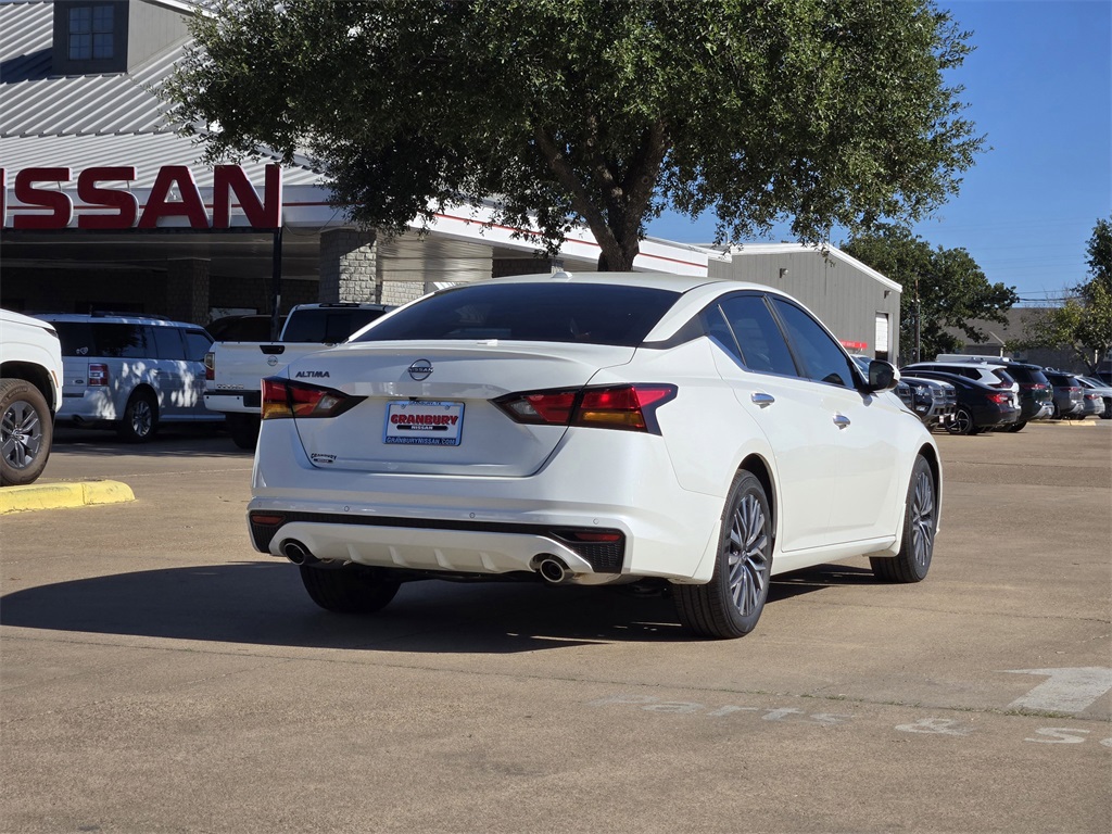 2025 Nissan Altima SV photo 4