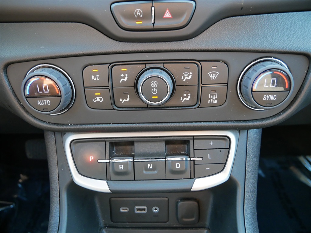 2022 Gmc Terrain SLE photo 28
