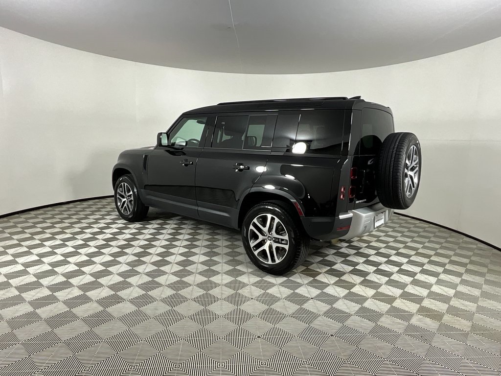 2025 Land Rover Defender 110 S photo 3