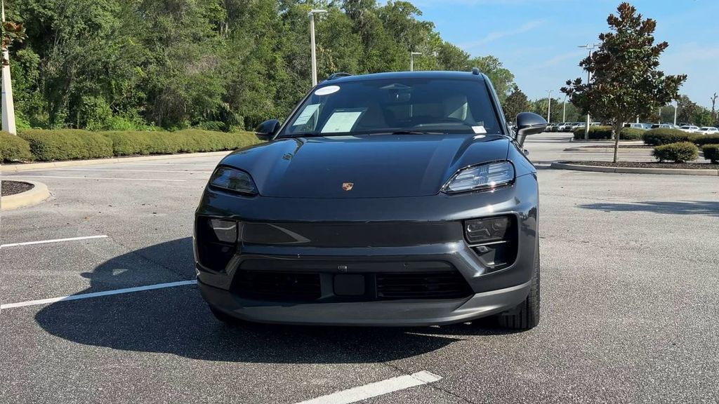 2024 Porsche Macan Electric 4 photo 3