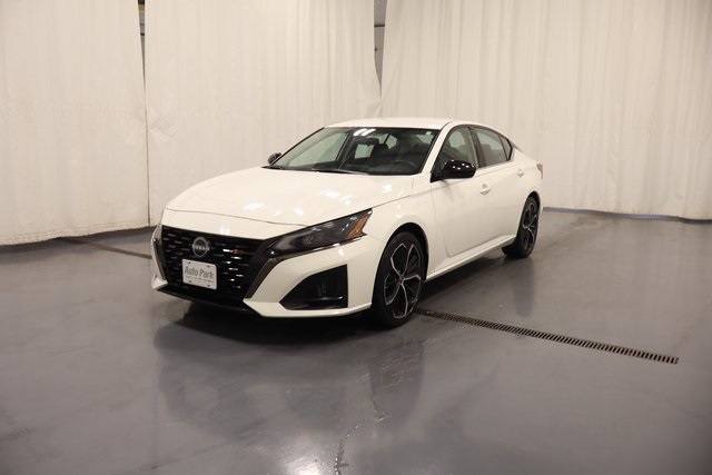 2024 Nissan Altima 2.5 SR photo 4