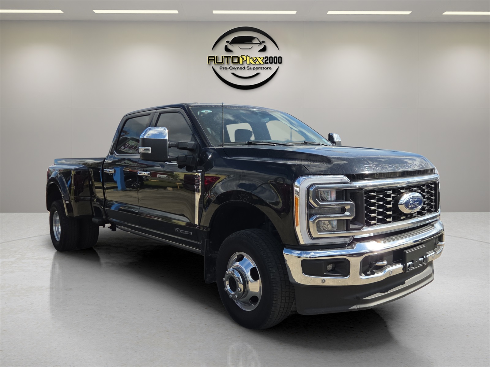 2023 Ford F-350 Super Duty Lariat's photo