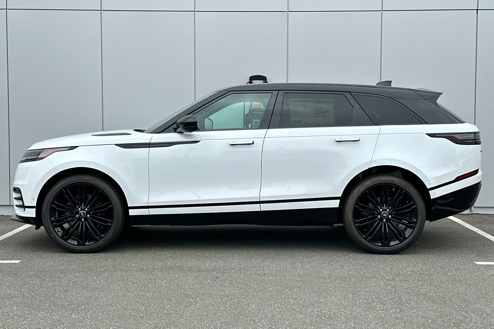 2026 Land Rover Range Rover Velar SE photo 2