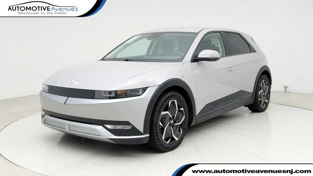 2022 Hyundai IONIQ 5 SE's photo