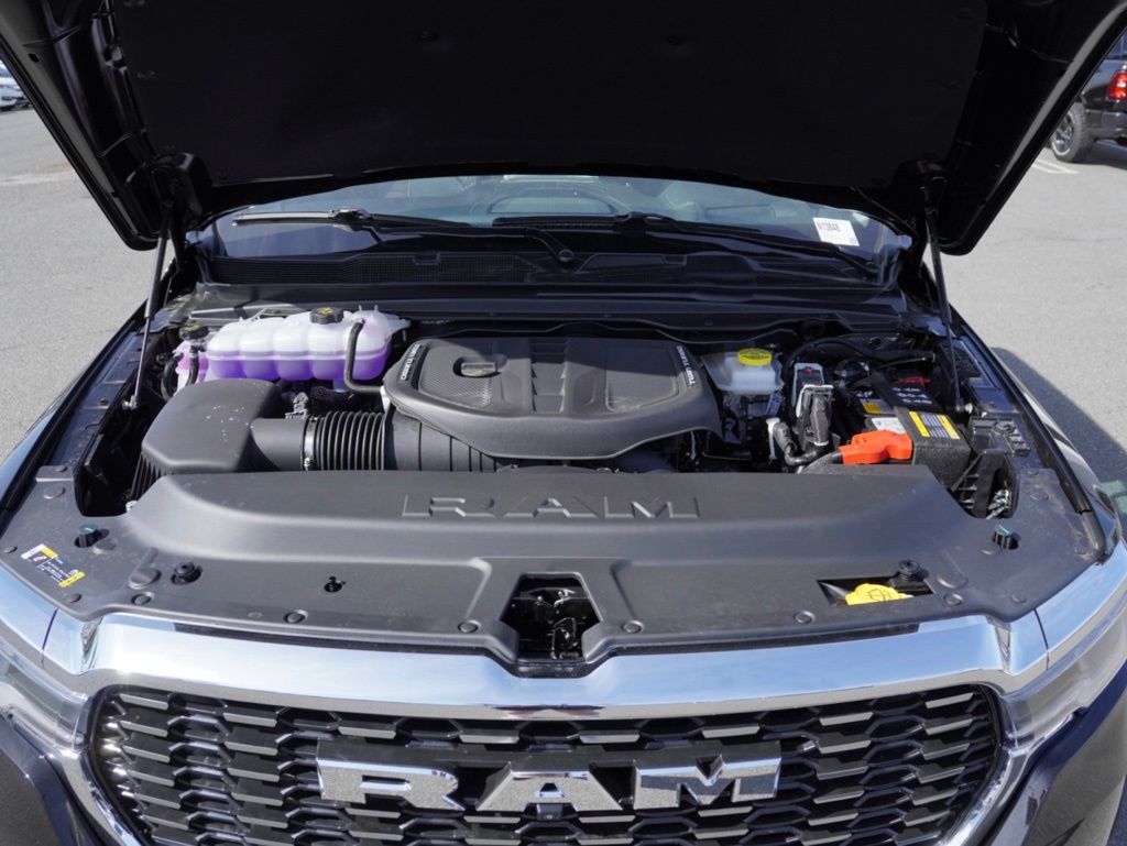 New 2026 Diamond Black Crystal Pearl-Coat Exterior Paint RAM Tungsten image 30