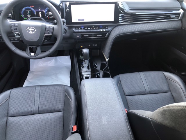 2025 Toyota Camry XLE photo 10