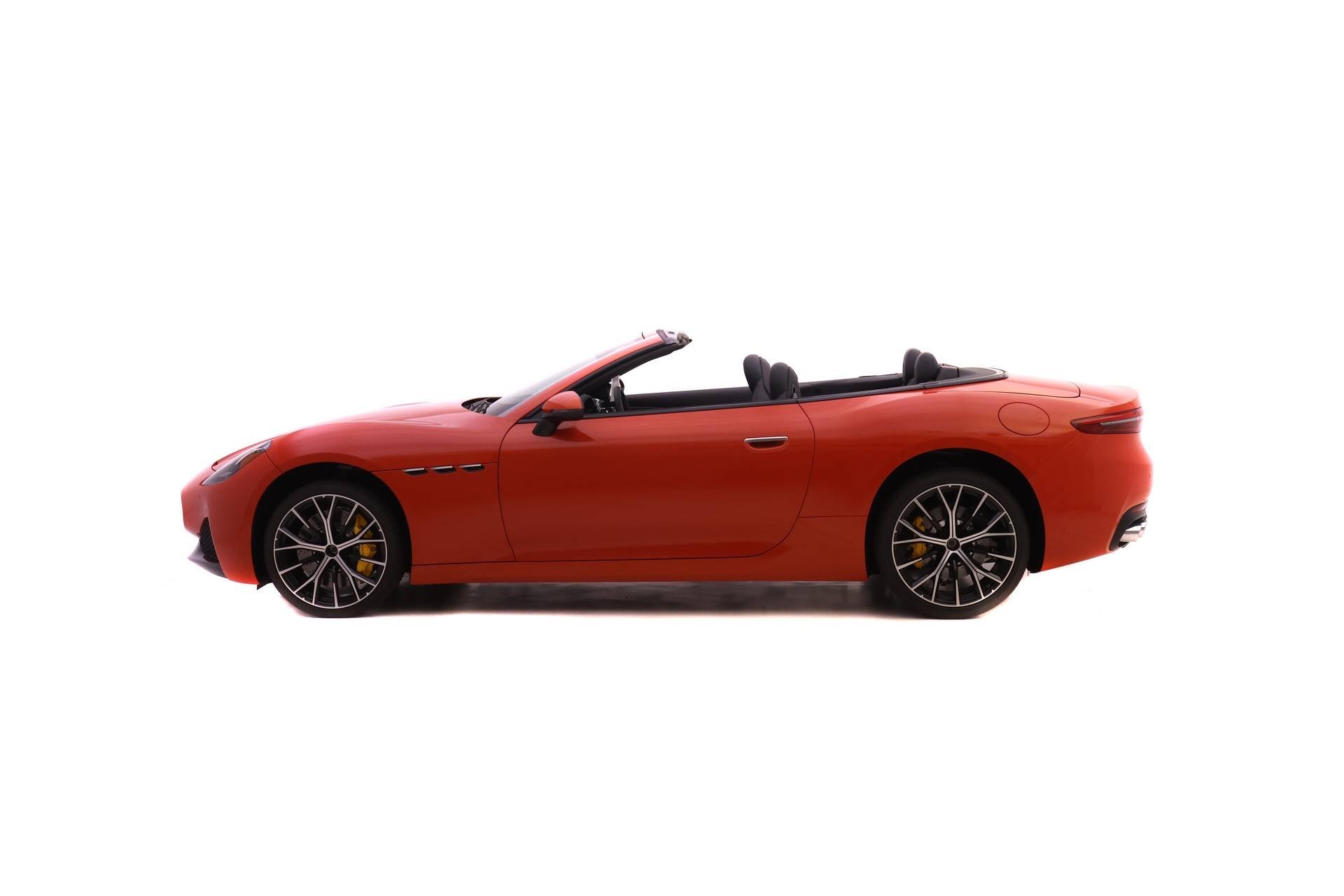 2025 Maserati Grancabrio photo 2