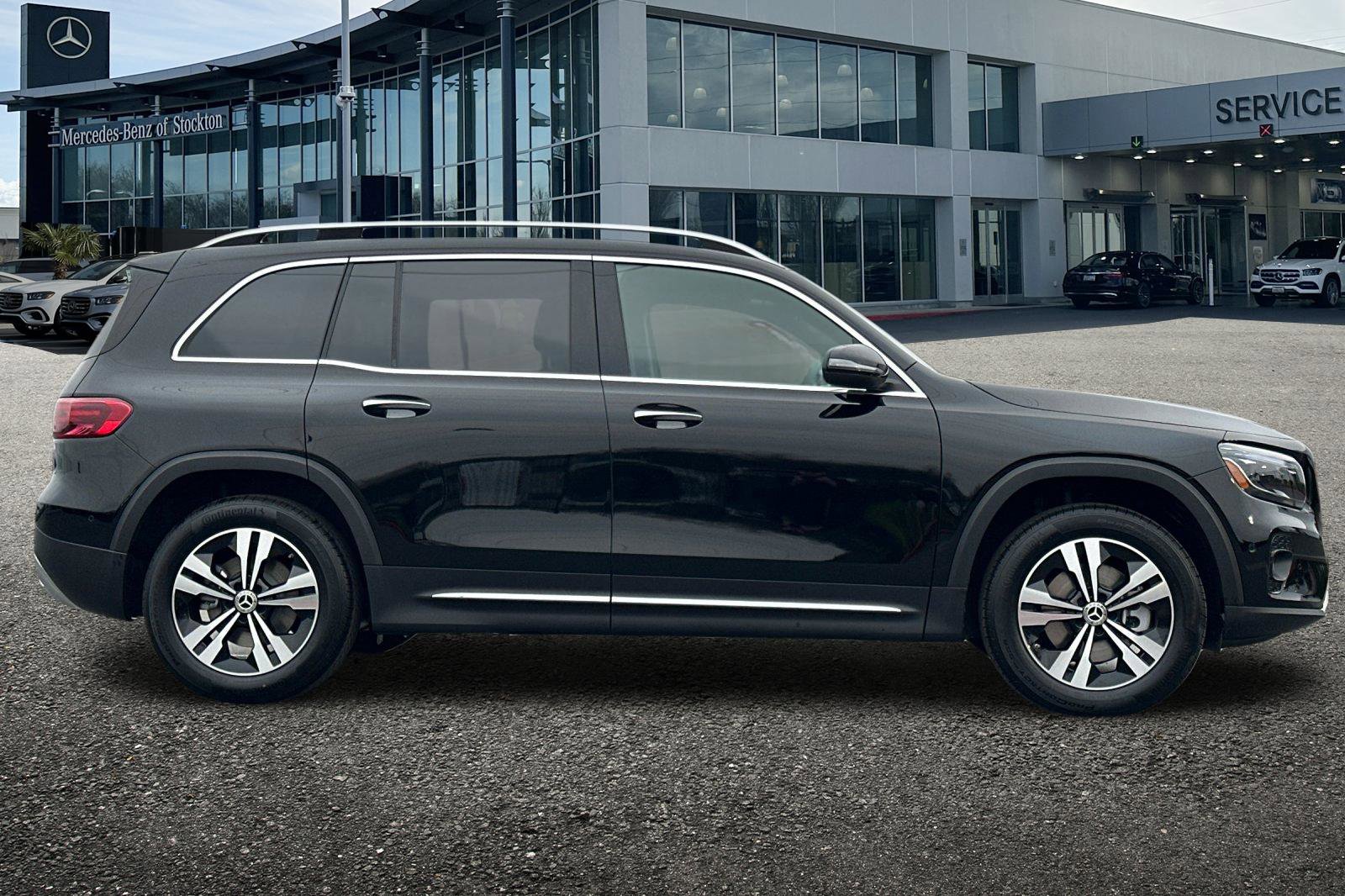 New 2025 NIGHT BLK Mercedes-Benz 250 image 3