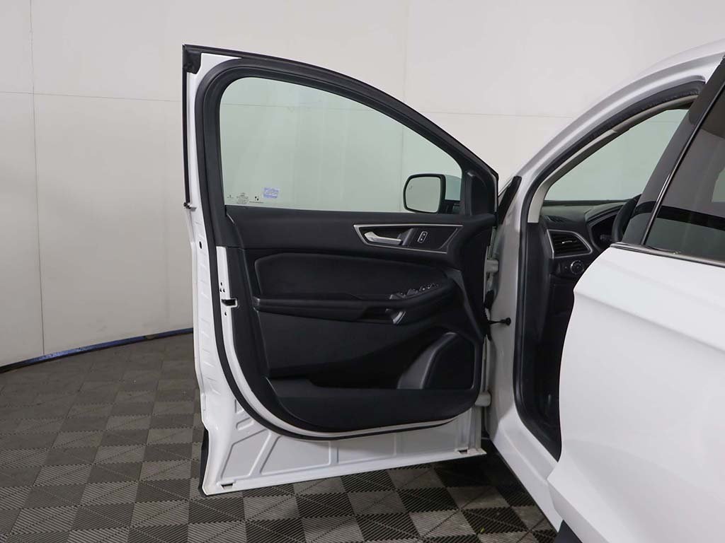 2022 Ford Edge SEL photo 18