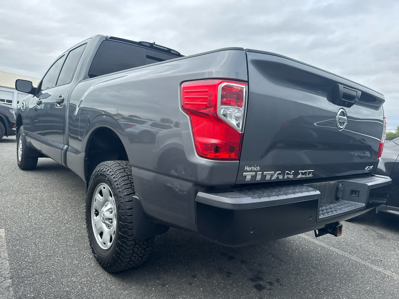 2022 Nissan Titan Crew Cab S photo 5