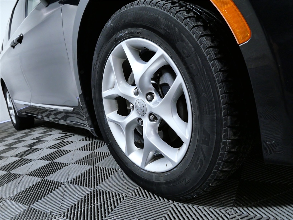 Used 2017 Chrysler Pacifica Touring-L with VIN 2C4RC1BG1HR668695 for sale in Shakopee, Minnesota