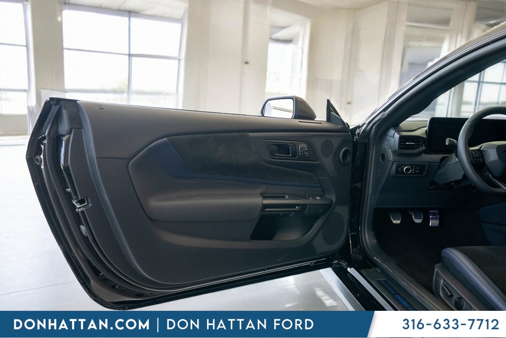 2025 Ford Mustang Dark Horse photo 5