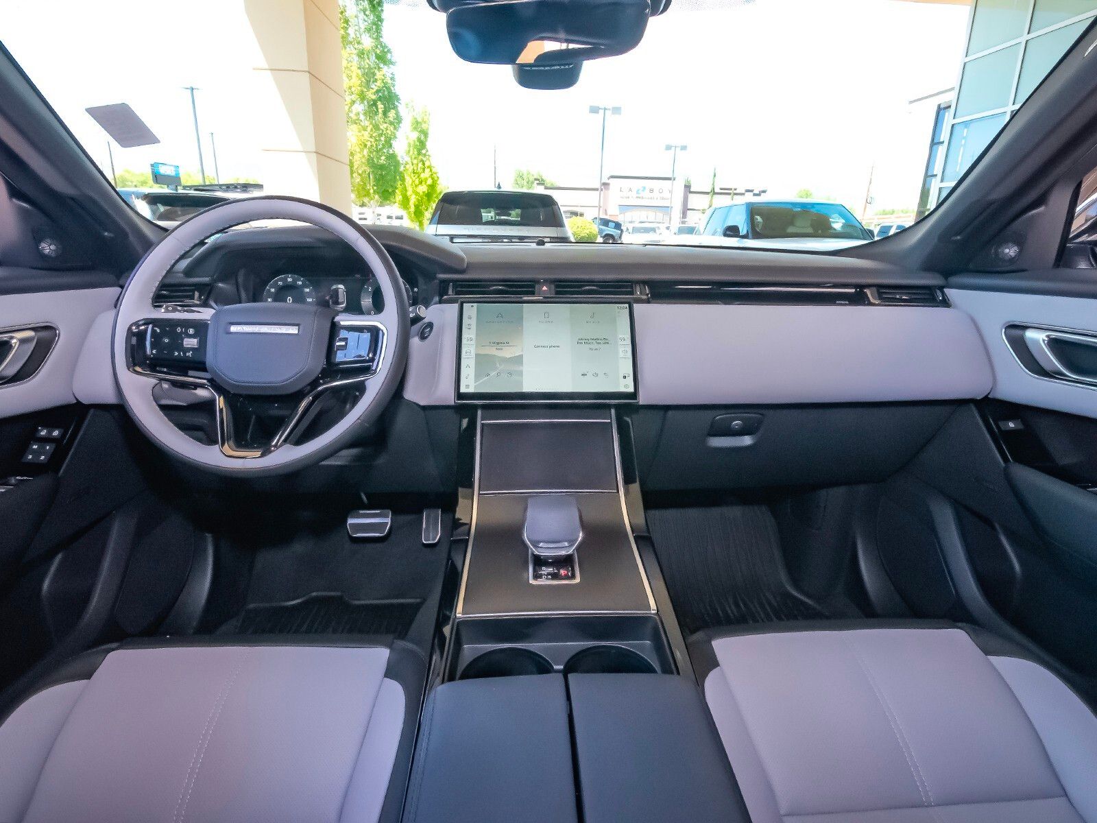 2026 Land Rover Range Rover Velar SE photo 37