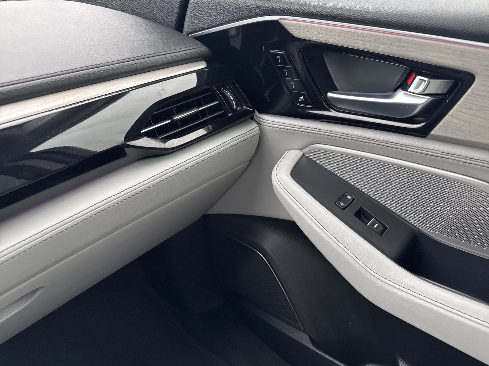 2023 Acura MDX Advance SH-AWD photo 20
