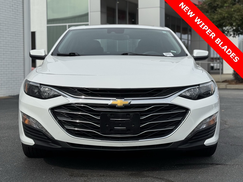 2023 Chevrolet Malibu 1LT photo 2