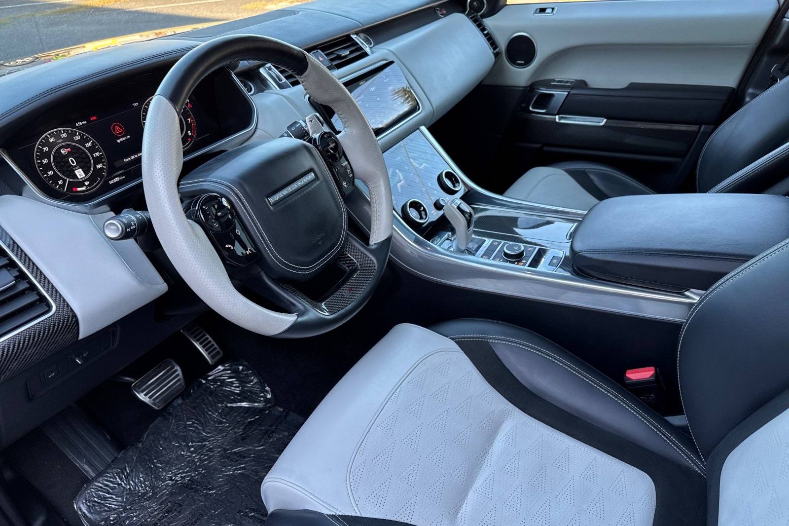2022 Land Rover Range Rover Sport SVR photo 9