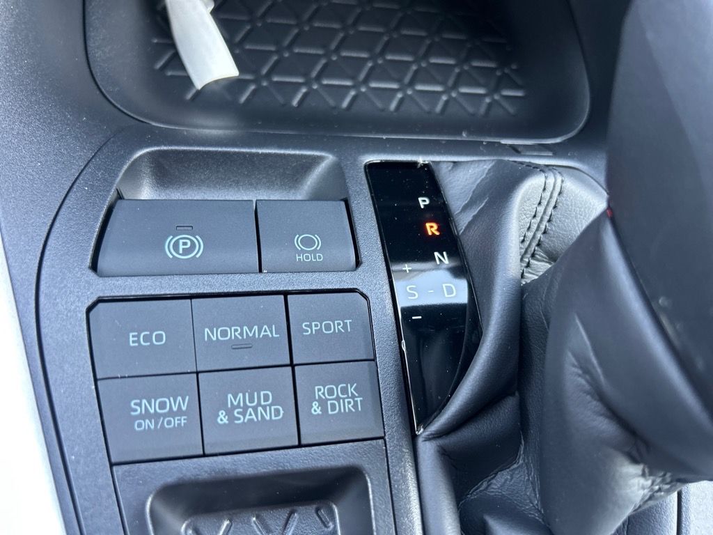 2025 Toyota RAV4 XLE photo 11