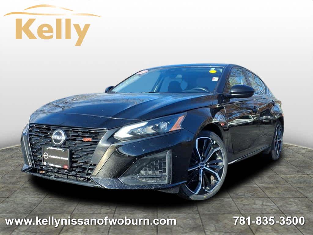 2023 Nissan Altima SR's photo