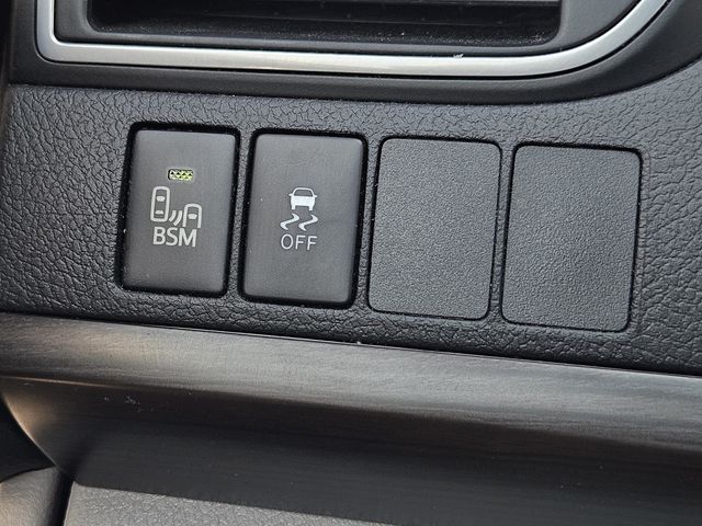 2017 Toyota Camry XLE photo 24