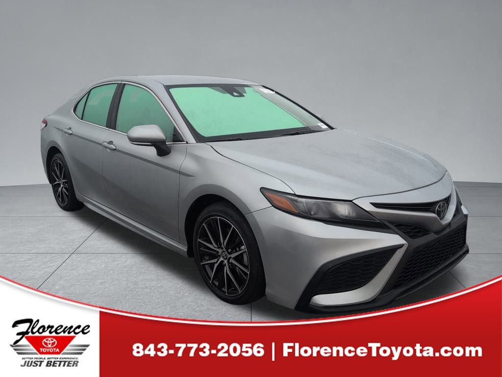 2024 Toyota Camry SE's photo