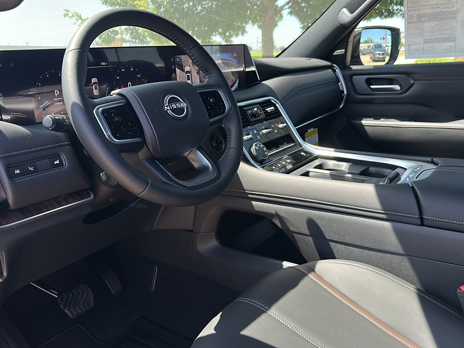2025 Nissan Armada SL photo 3