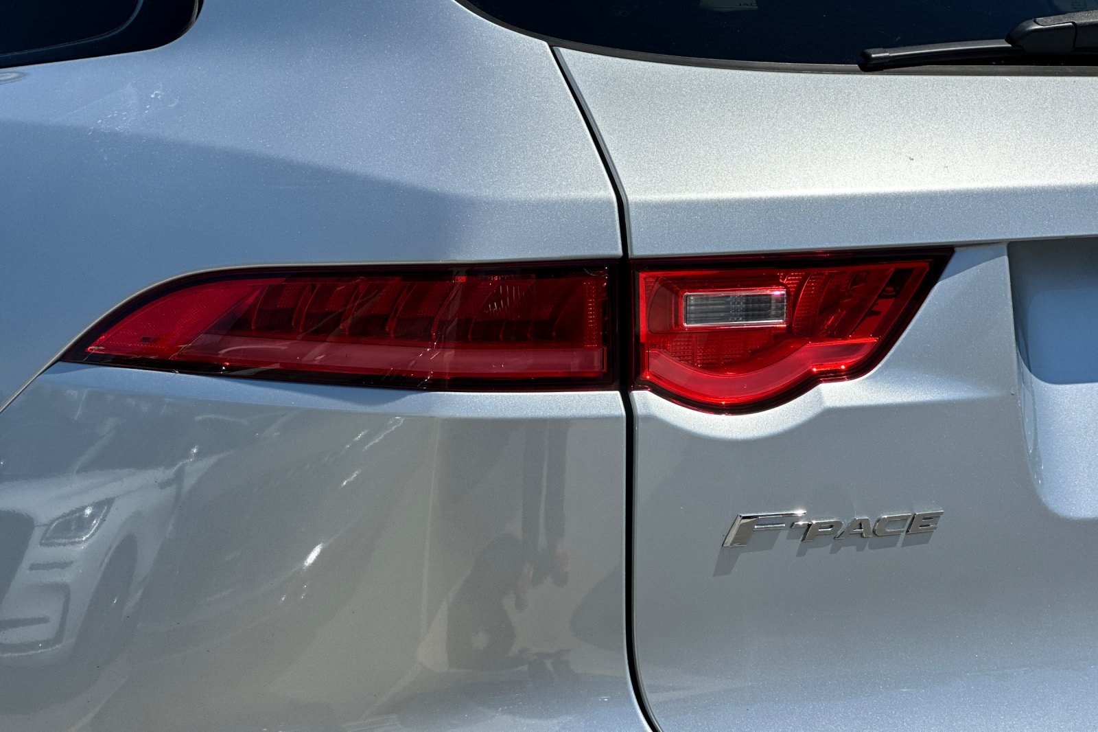 2017 Jaguar F-PACE First Edition photo 27