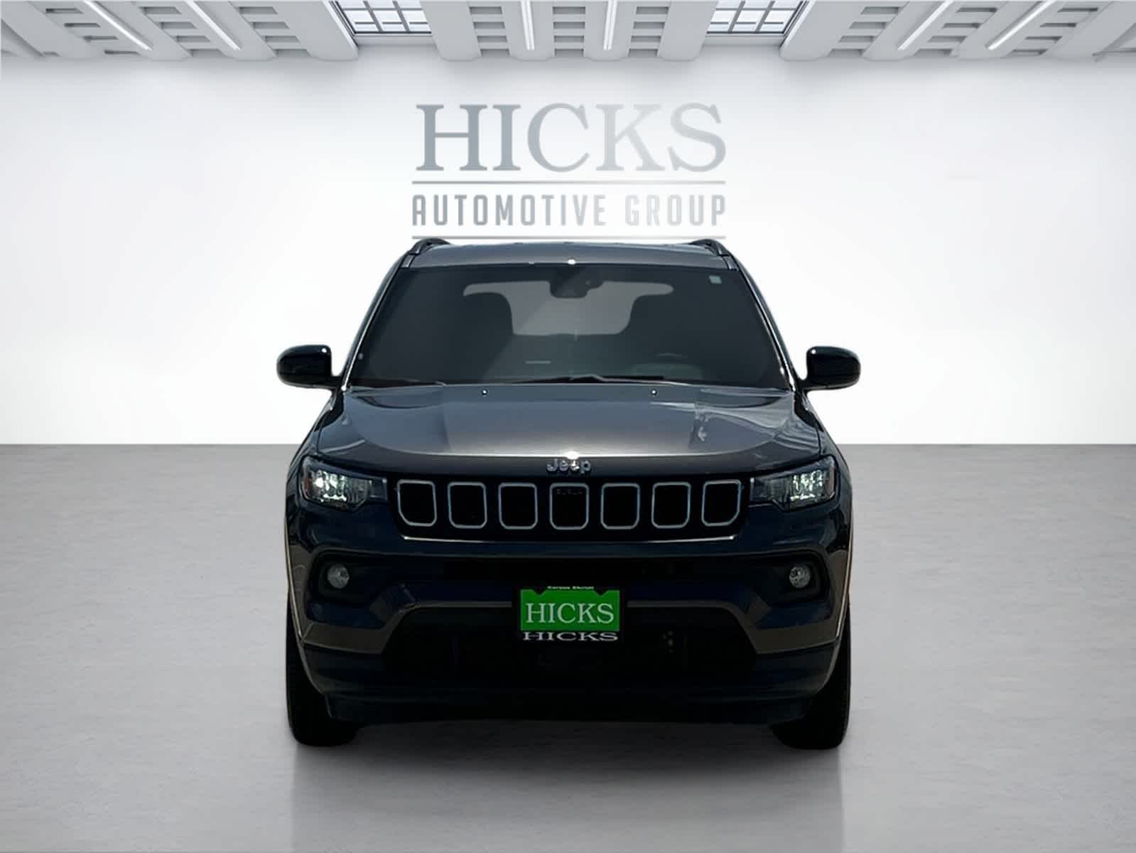 2024 Jeep Compass Latitude Lux photo 2