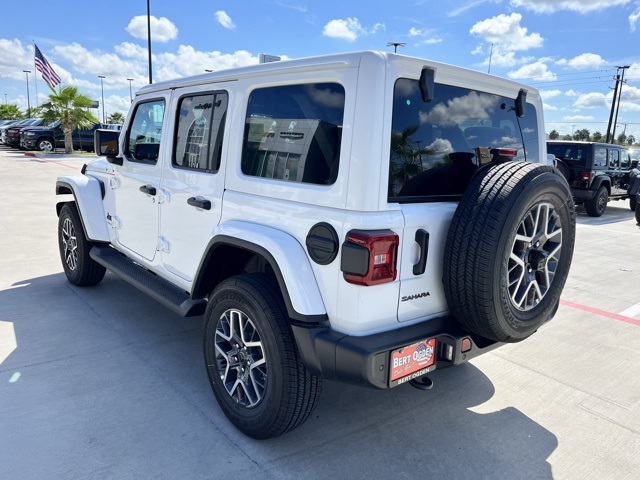 2025 Jeep Wrangler Sahara photo 5