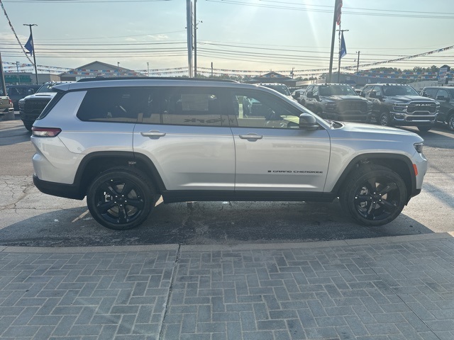 2025 Jeep Grand Cherokee Altitude X photo 3