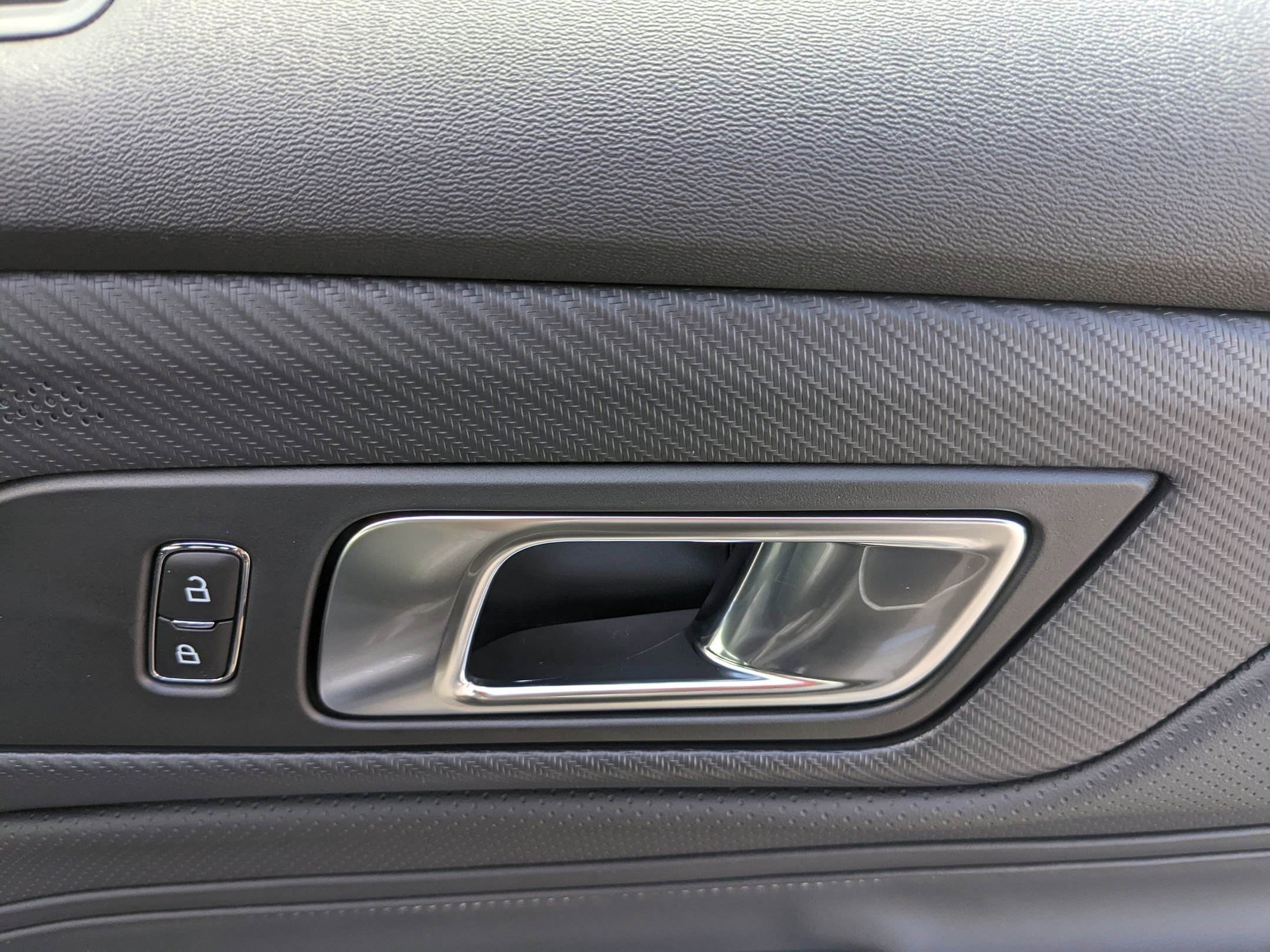 2025 Ford Mustang EcoBoost Premium photo 21