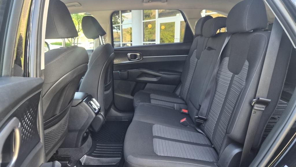 2023 Kia Sorento LX photo 13