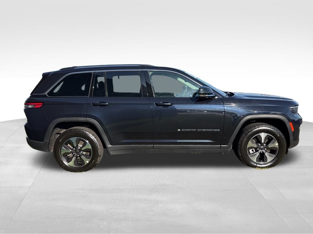 2024 Jeep Cherokee Limited 4xe photo 5
