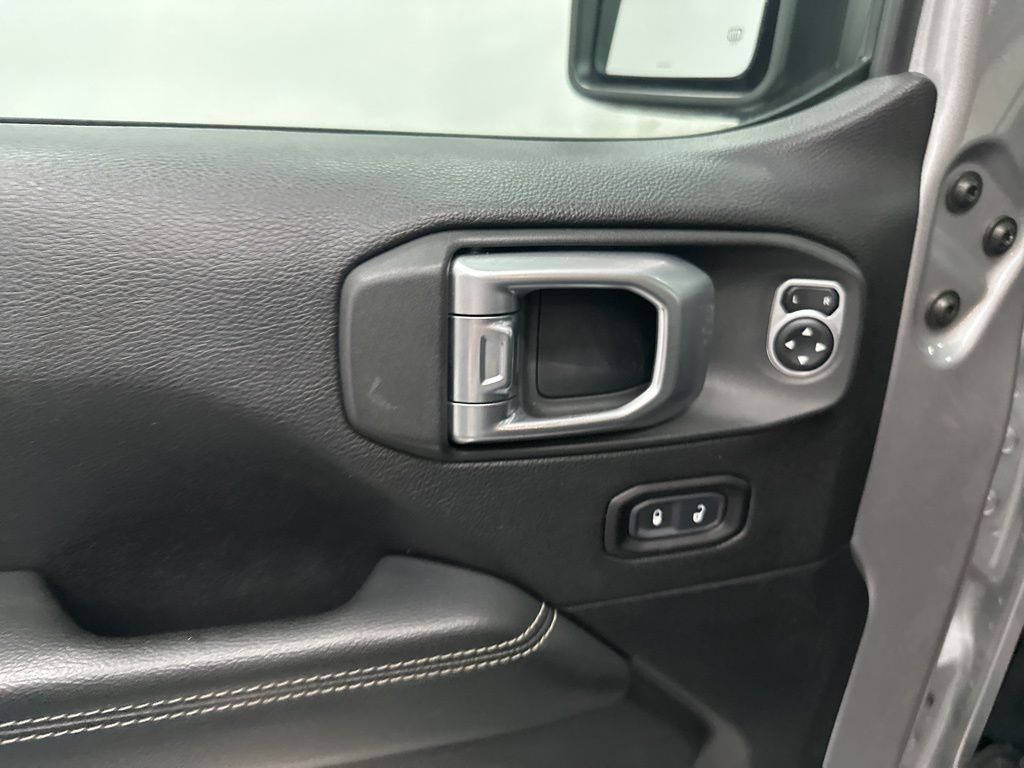 2020 Jeep Wrangler Unlimited Sahara photo 9