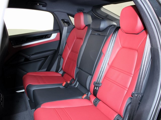 2025 Porsche Cayenne photo 19