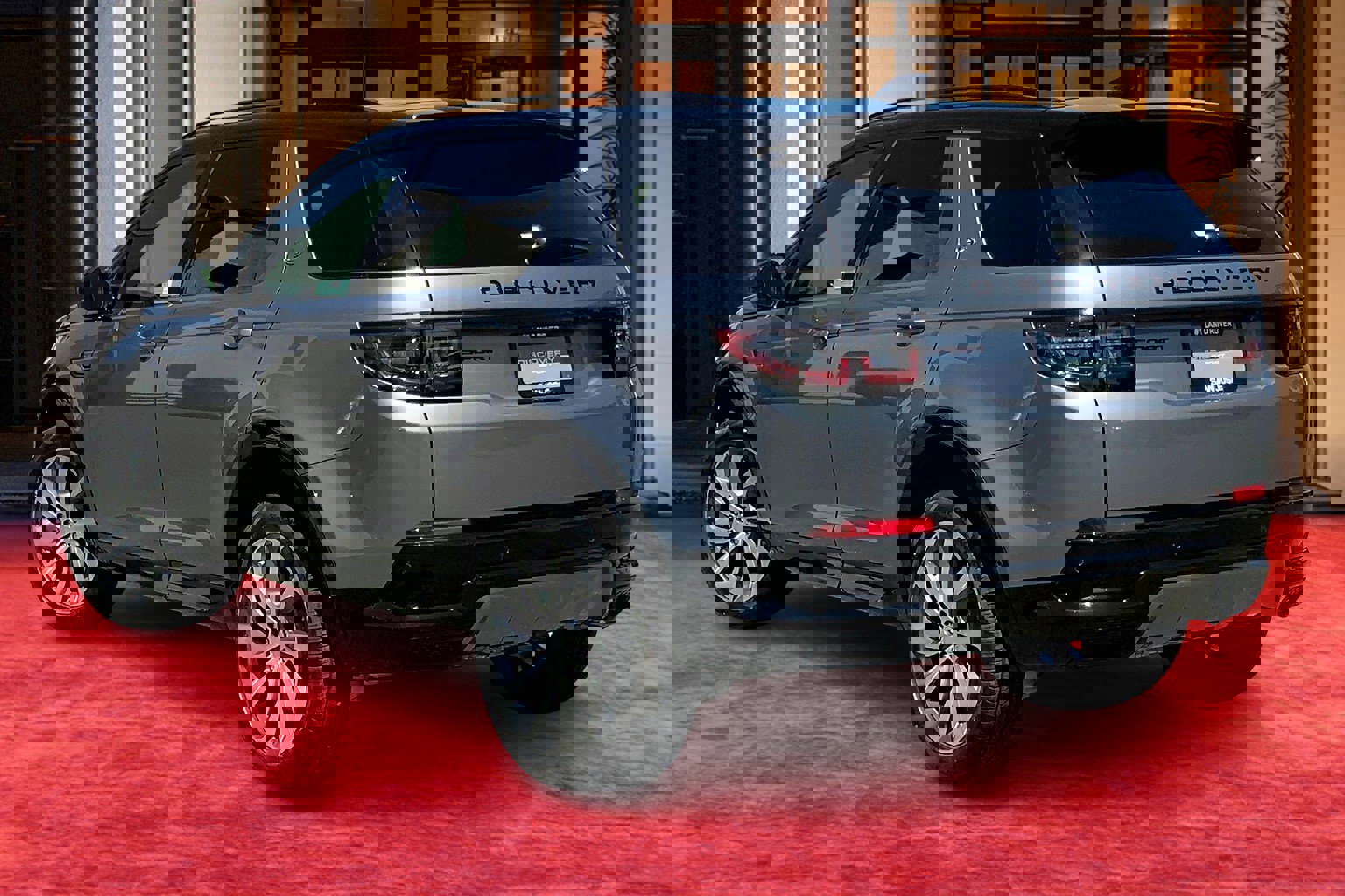2025 Land Rover Discovery Sport Dynamic SE photo 3