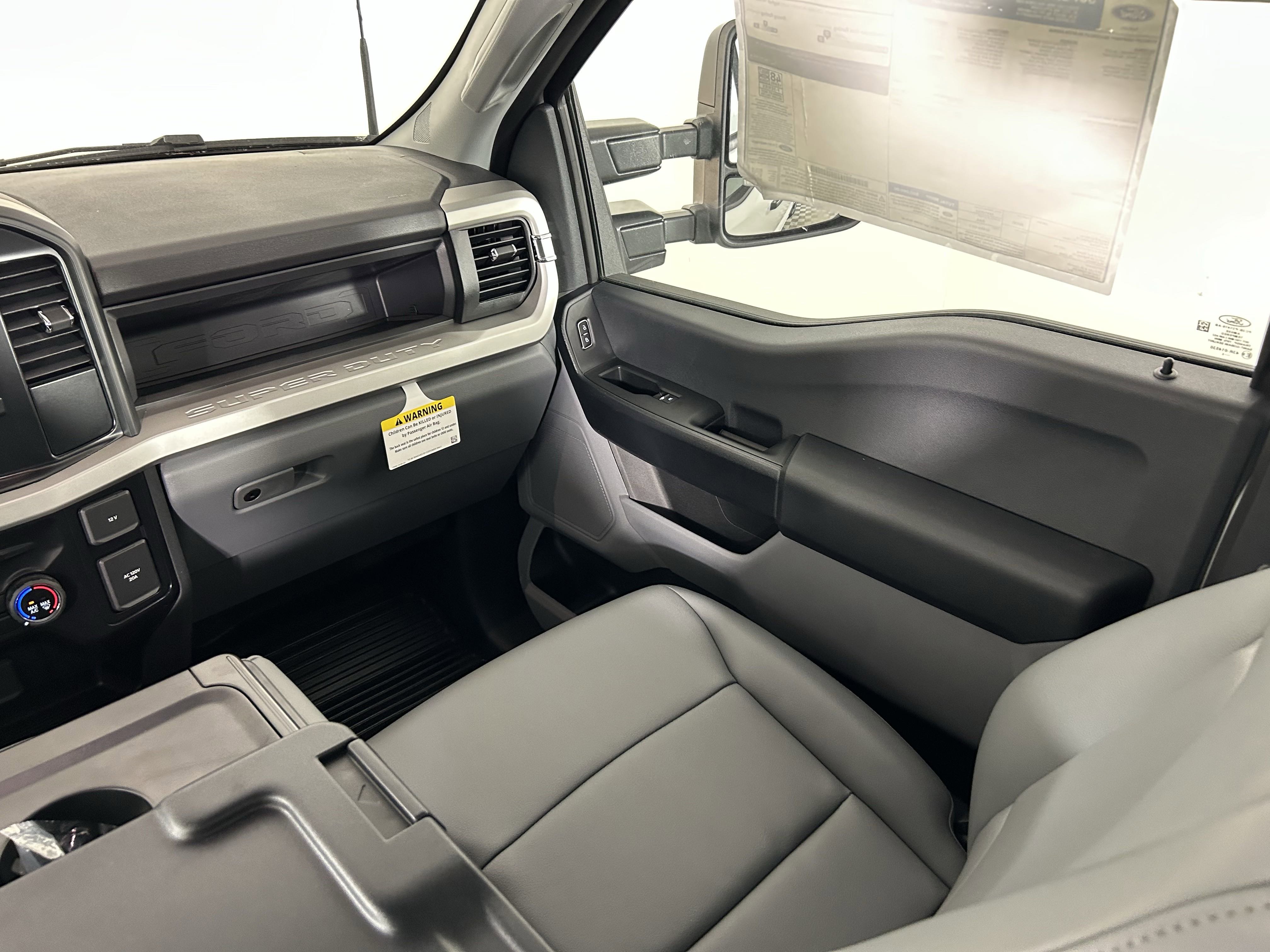 2025 Ford F-350 photo 4