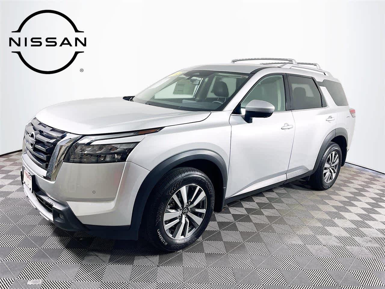 2025 Nissan Pathfinder SL's photo