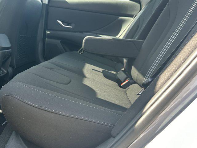 2025 Hyundai Elantra SEL Convenience photo 18