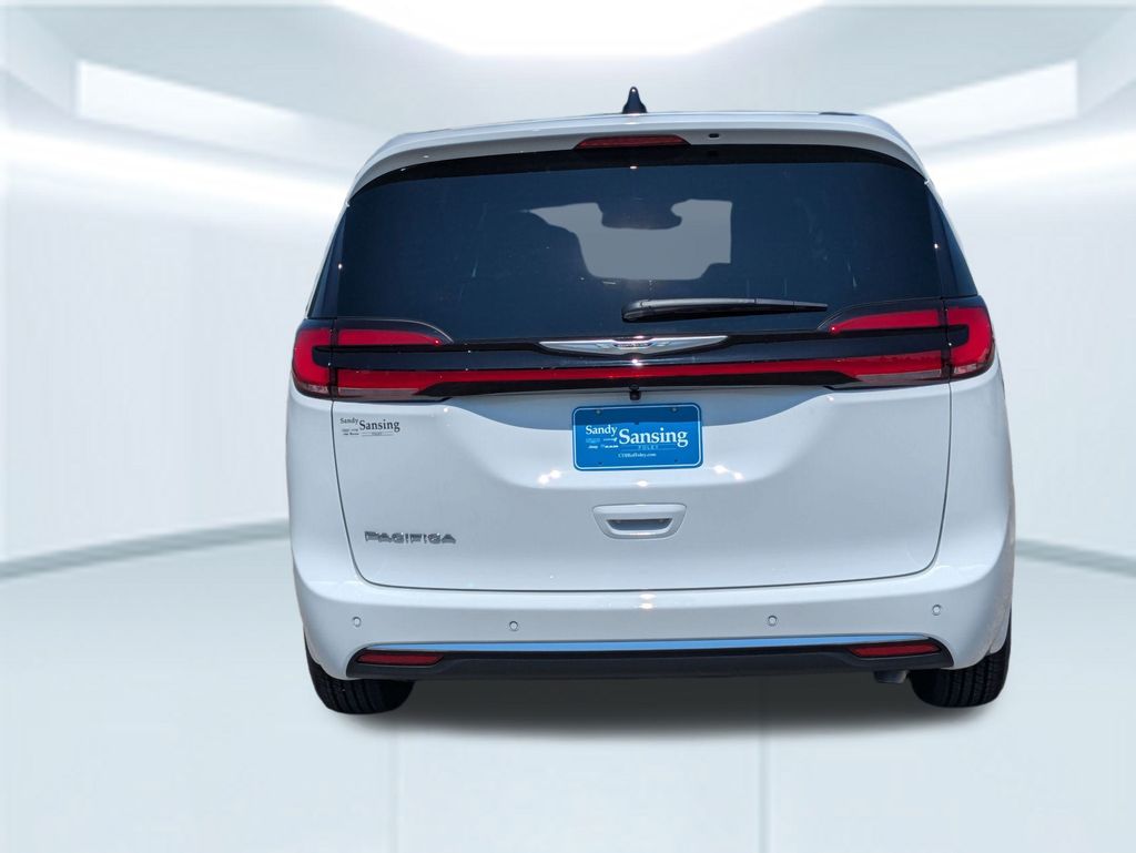 2026 Chrysler Pacifica photo 4