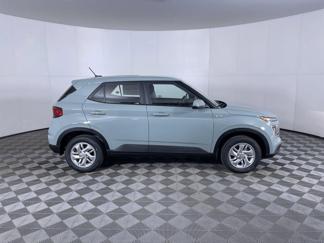 2025 Hyundai Venue SE photo 4