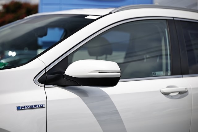 2022 Honda CR-V Hybrid Touring photo 4
