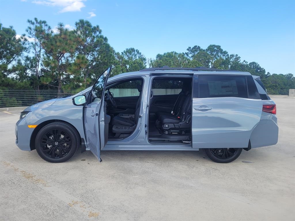 2026 Honda Odyssey photo 2