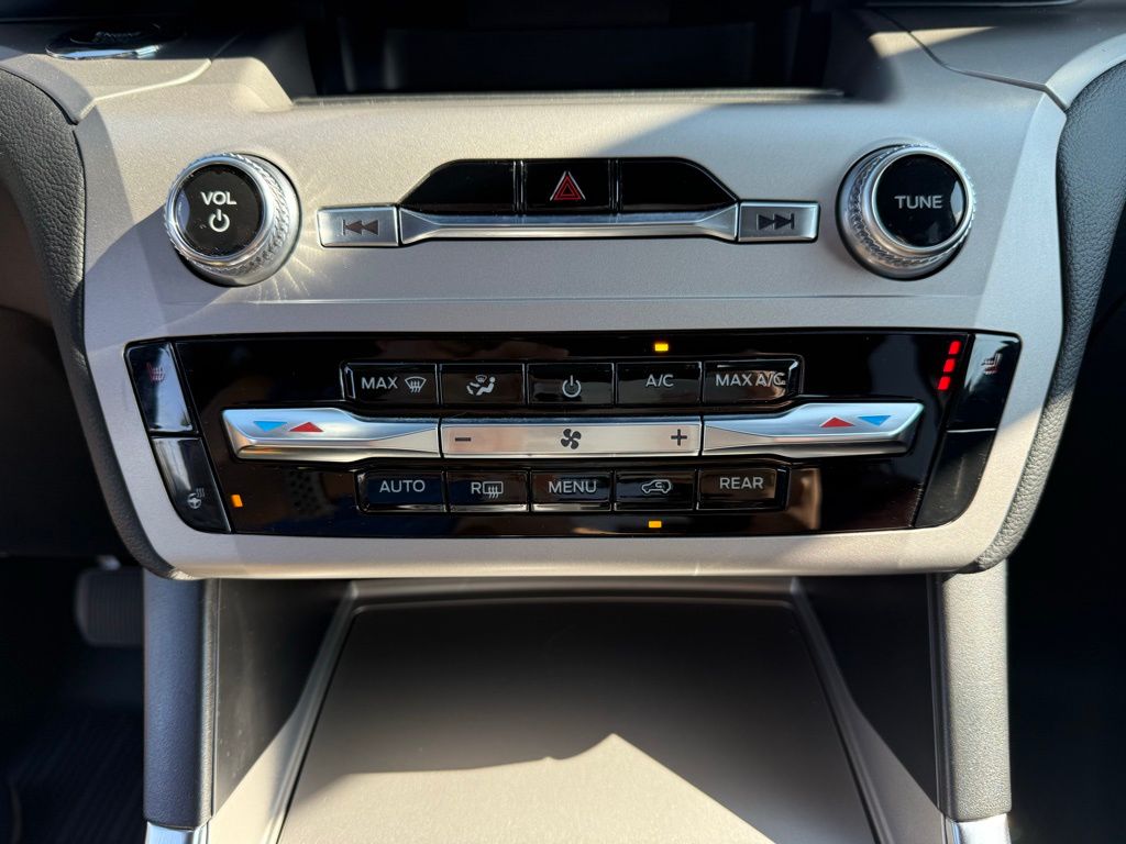 2023 Ford Explorer XLT photo 20