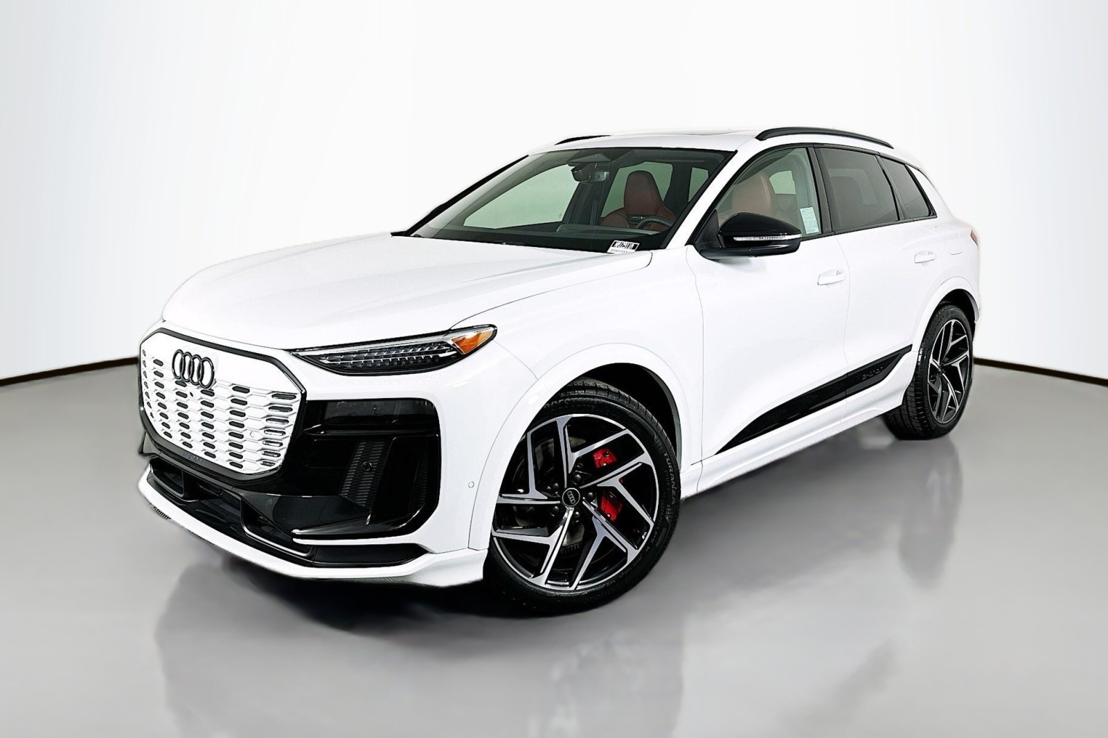 2025 Audi SQ6 e-tron Prestige's photo