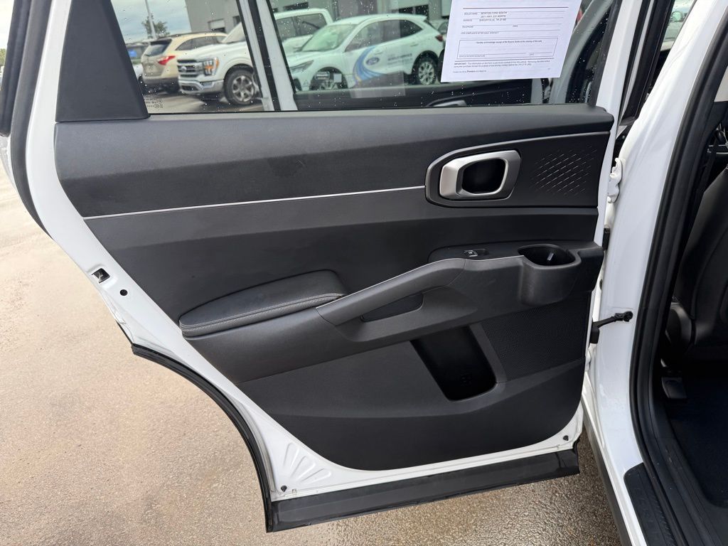 2023 Kia Sorento S photo 11